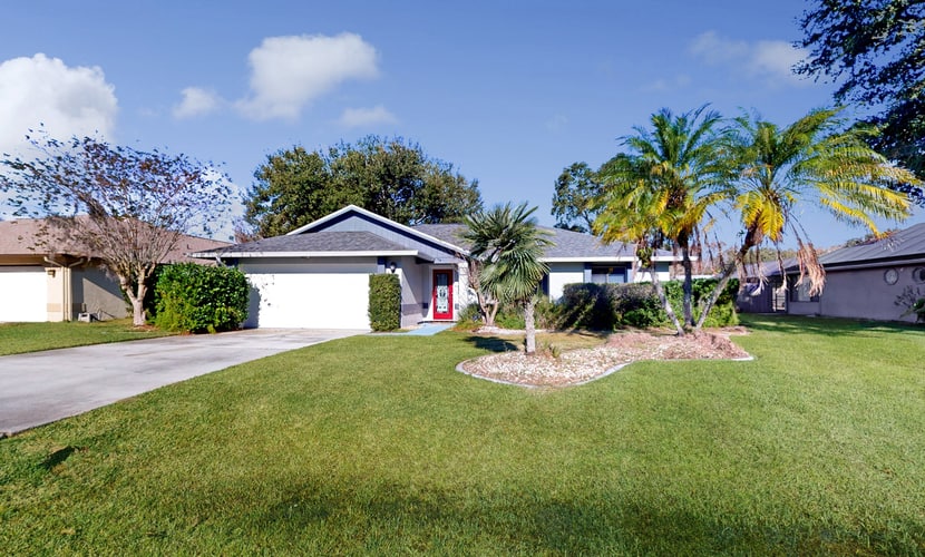 Coastal home near beach with private outdoor pool, washer/dryer, AC, & WiFi