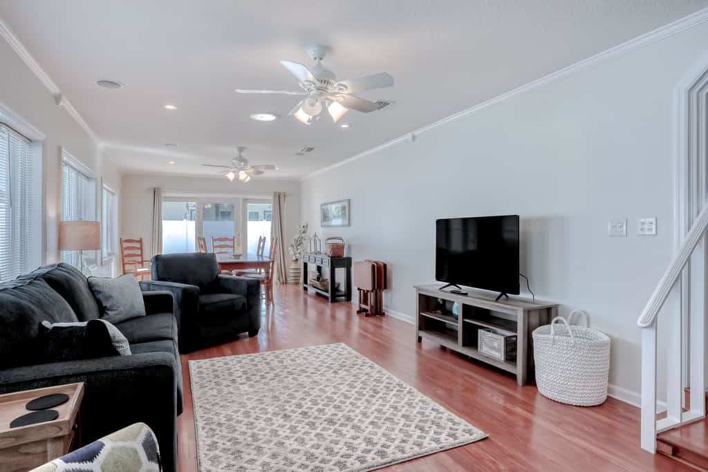 Beachside snowbird escape with fenced yard & washer/dryer - walk to beach access