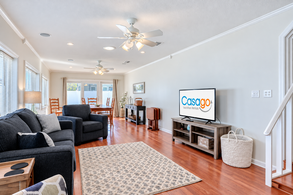 Beachside snowbird escape with fenced yard & washer/dryer - walk to beach access