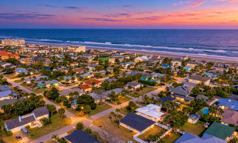 Beachside snowbird escape with fenced yard & washer/dryer - walk to beach access