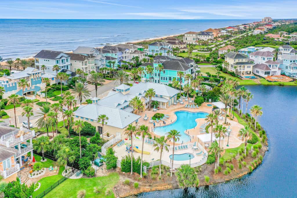 Dog-friendly lakefront condo with pools, hot tub, gym, game room & beach access