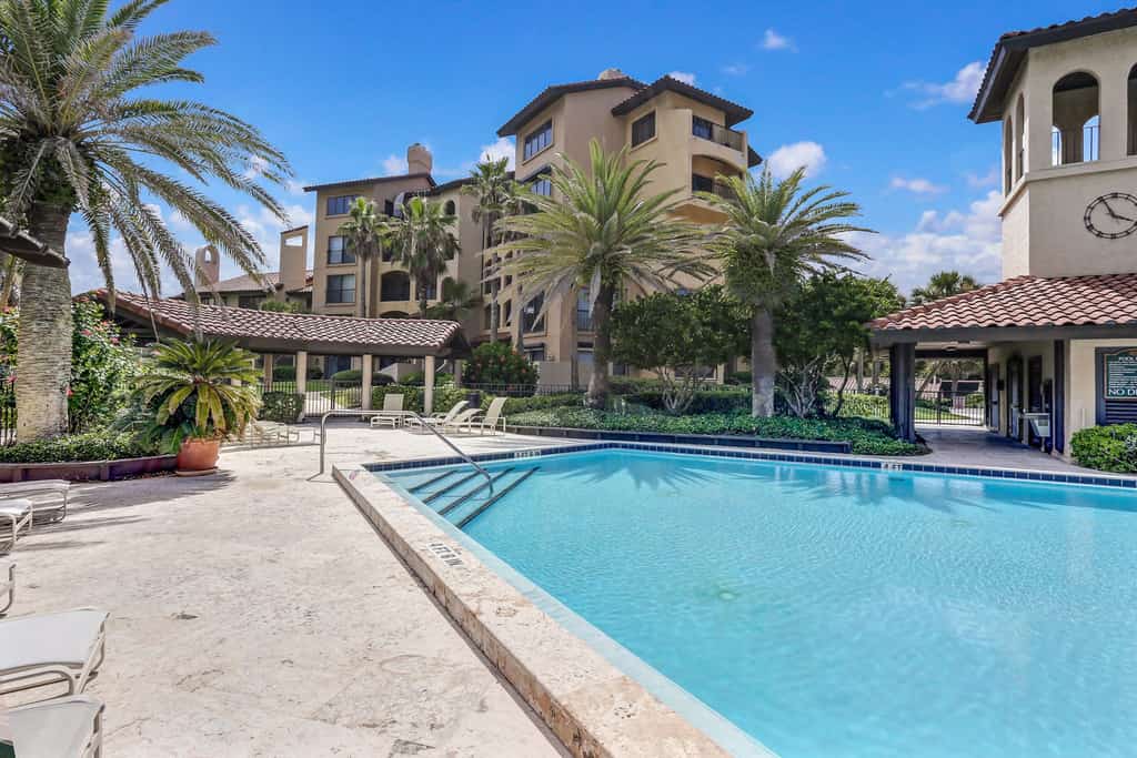 Snowbird friendly, oceanfront community with optional golf cart!