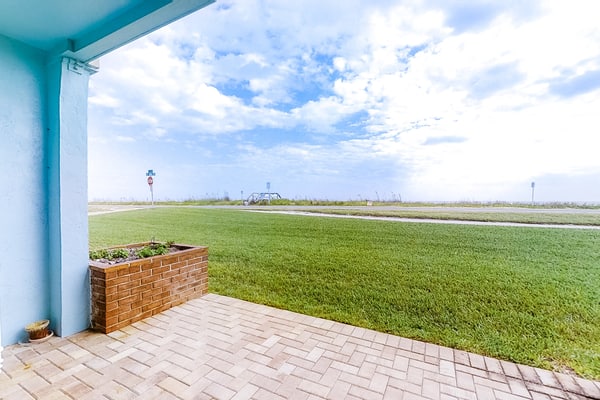 Fabulous oceanfront find in Flagler Beach w/shared pool, WiFi, central AC, W/D