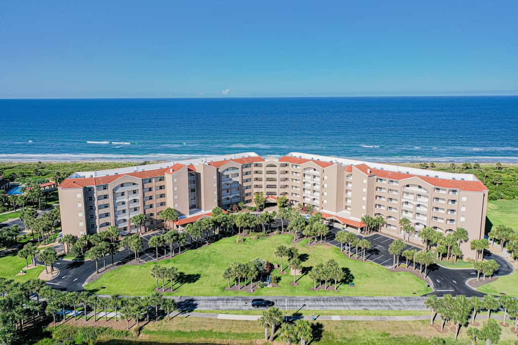 Ocean view condo with pool access, WiFi, & central AC - snowbirds OK