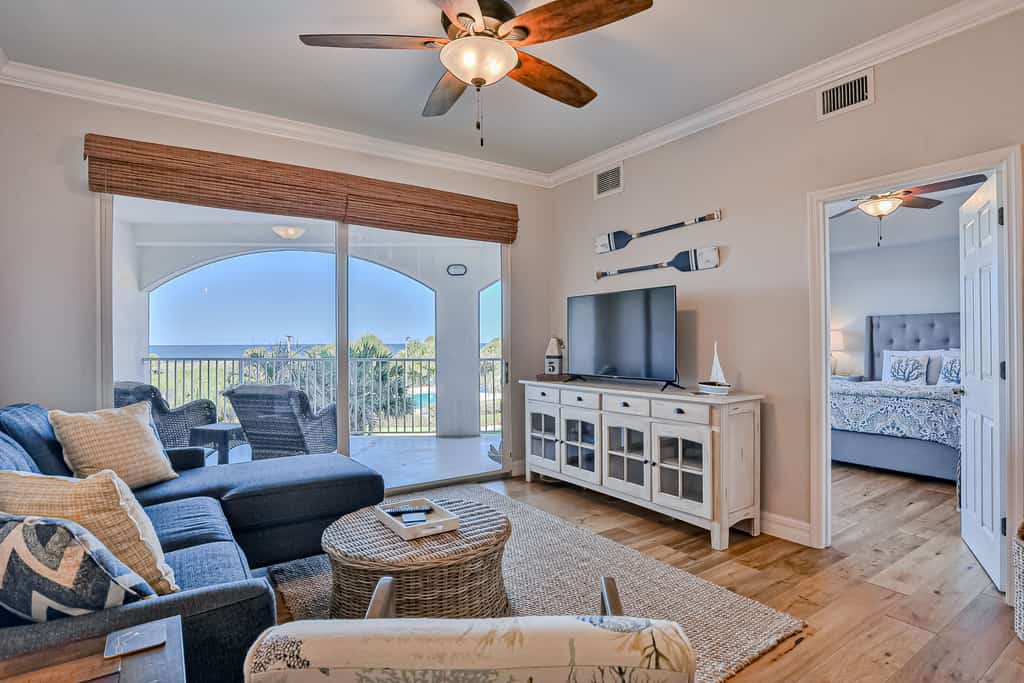 Ocean view condo with pool access, WiFi, & central AC - snowbirds OK