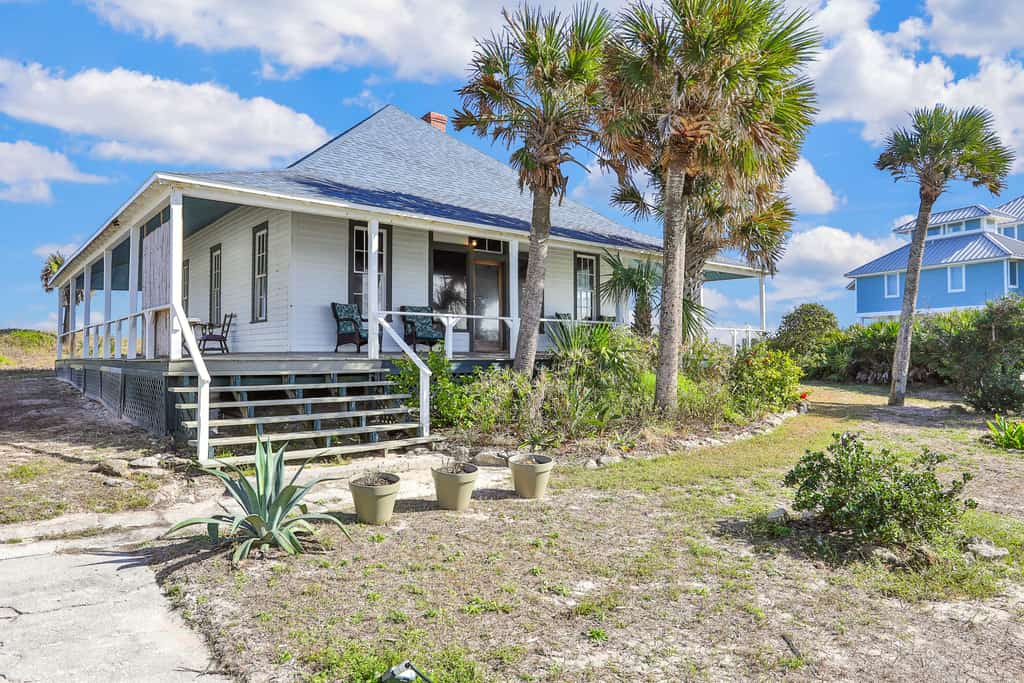 Fabulous oceanfront home with ocean view, WiFi, washer/dryer, & central AC