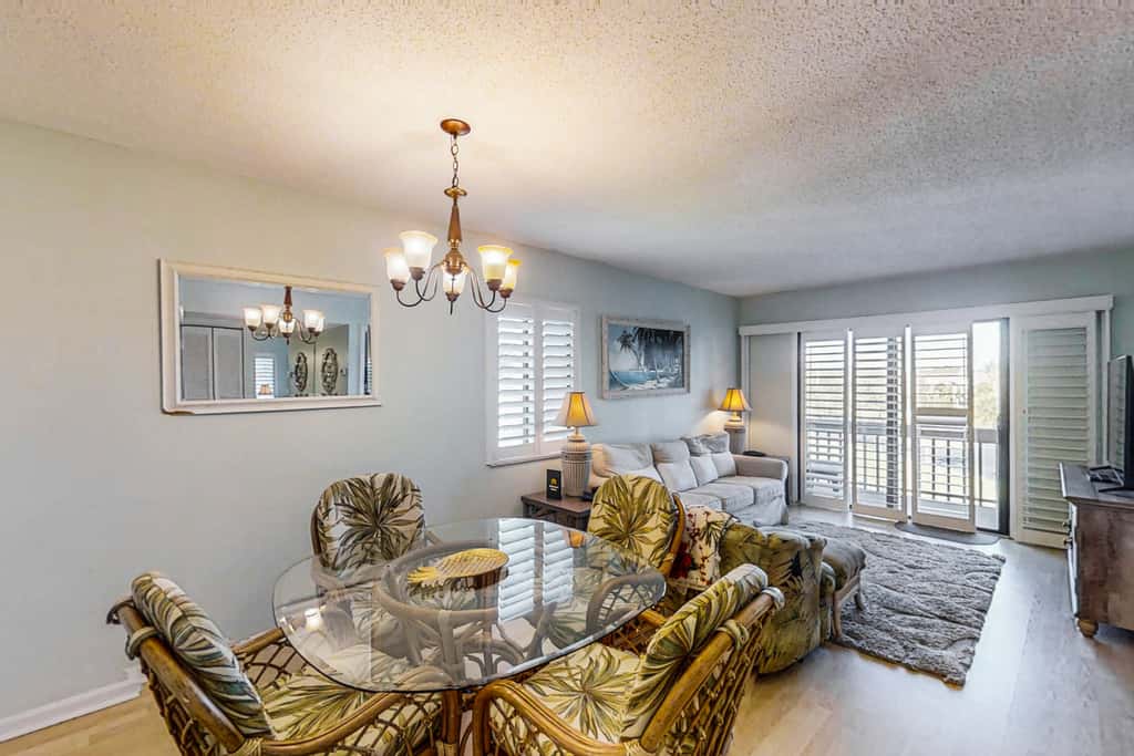 St Aug Ocean and Racquet 7301