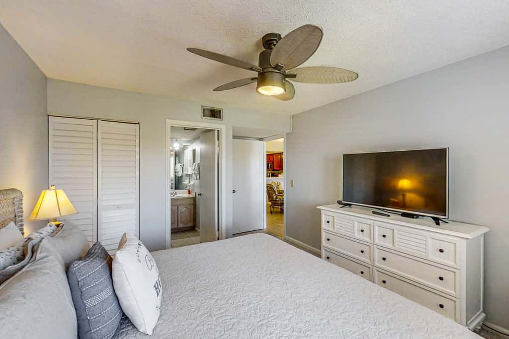 St Aug Ocean and Racquet 7301