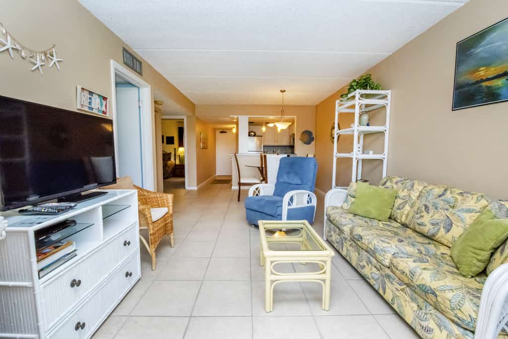 Lovely Oceanside Home w/Outdoor Shower/Free WiFi/Shared Pool/Hot Tub/Tennis/AC
