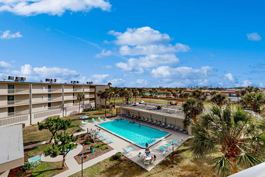 Oceanfront condo w/ private balcony & stunning view - boardwalk to beach