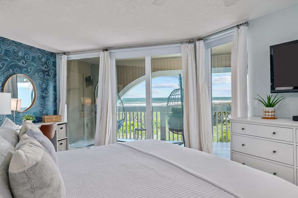 Hibiscus Oceanfront Living