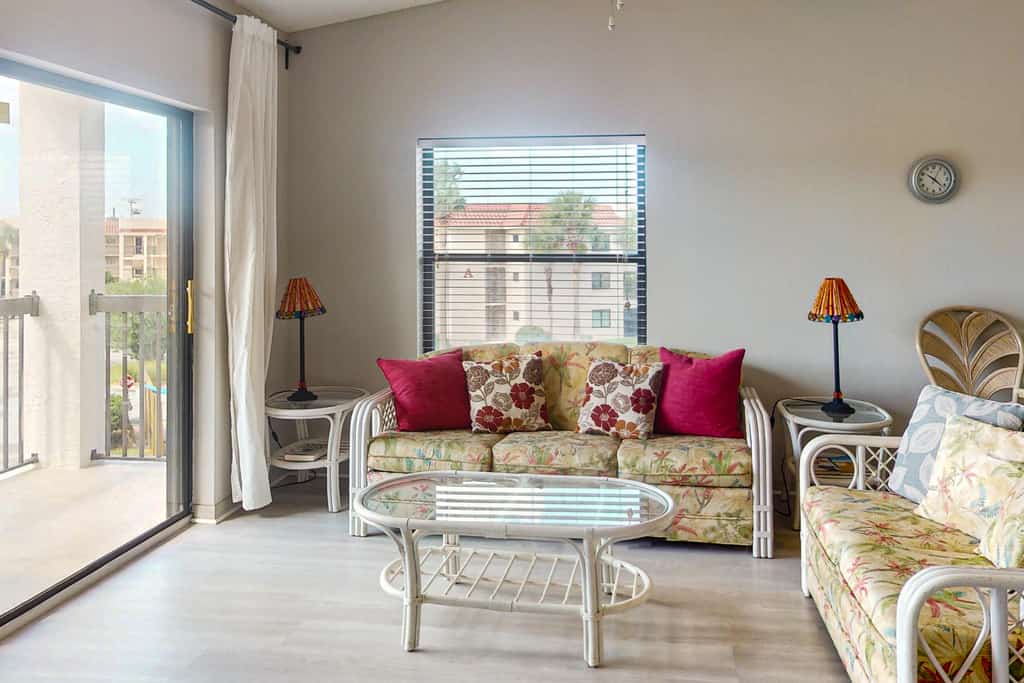 Dog-friendly condo with private beach, pools,tennis & gym