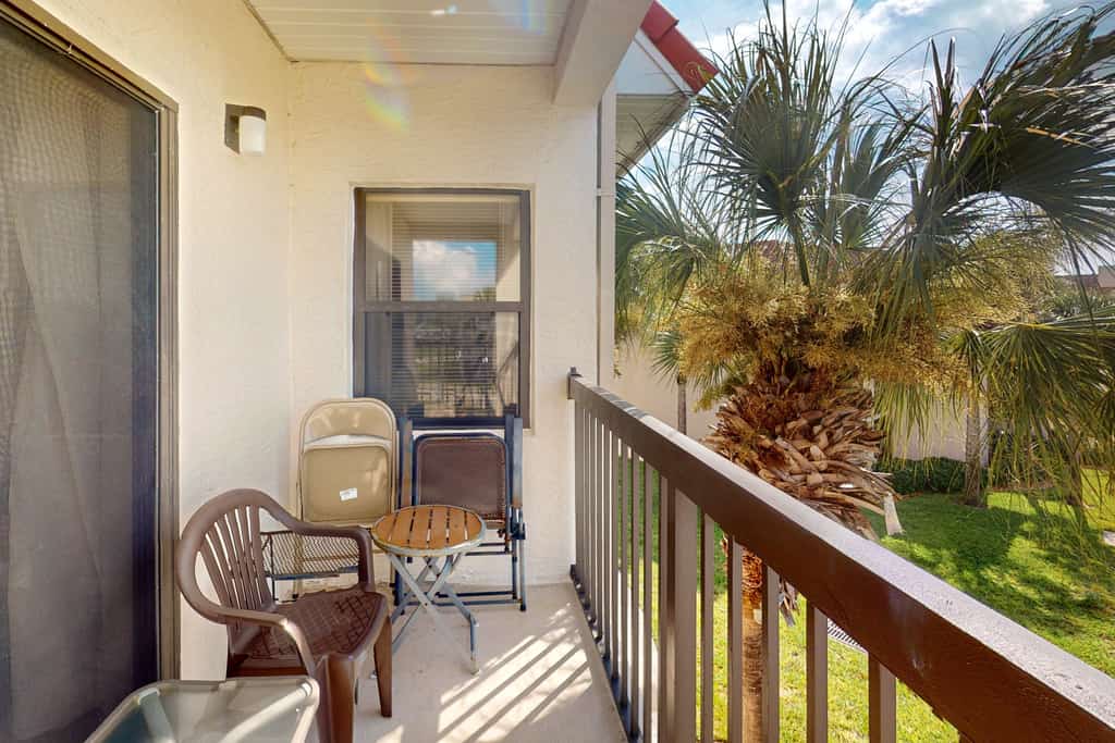 Dog-friendly condo with private beach, pools,tennis & gym
