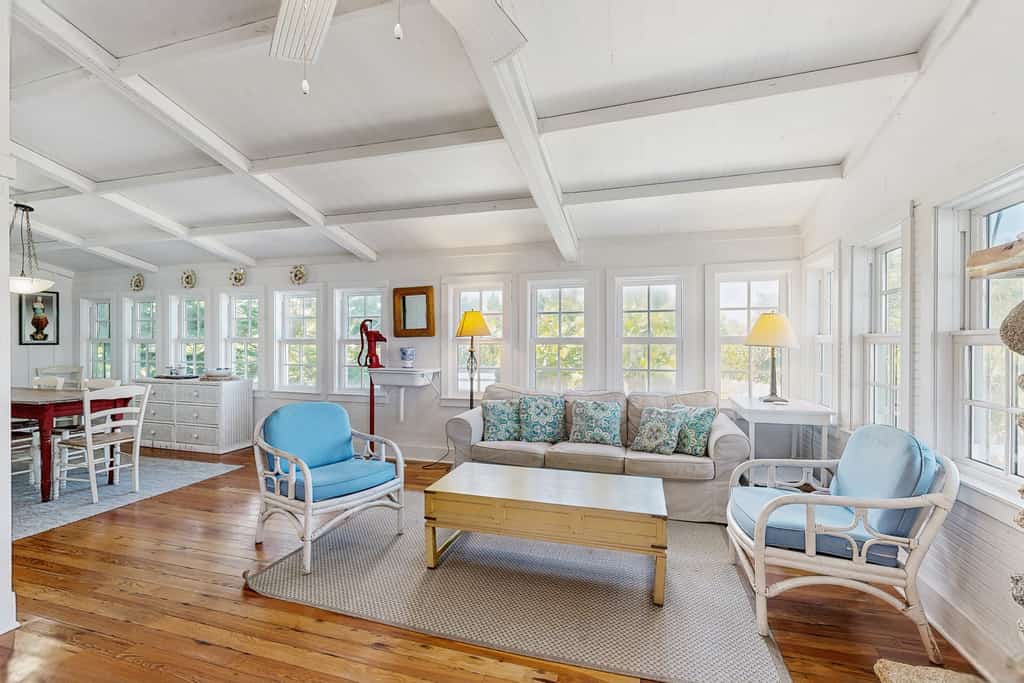 Sunny oceanfront home with balcony, full kitchen, central AC, & washer/dryer