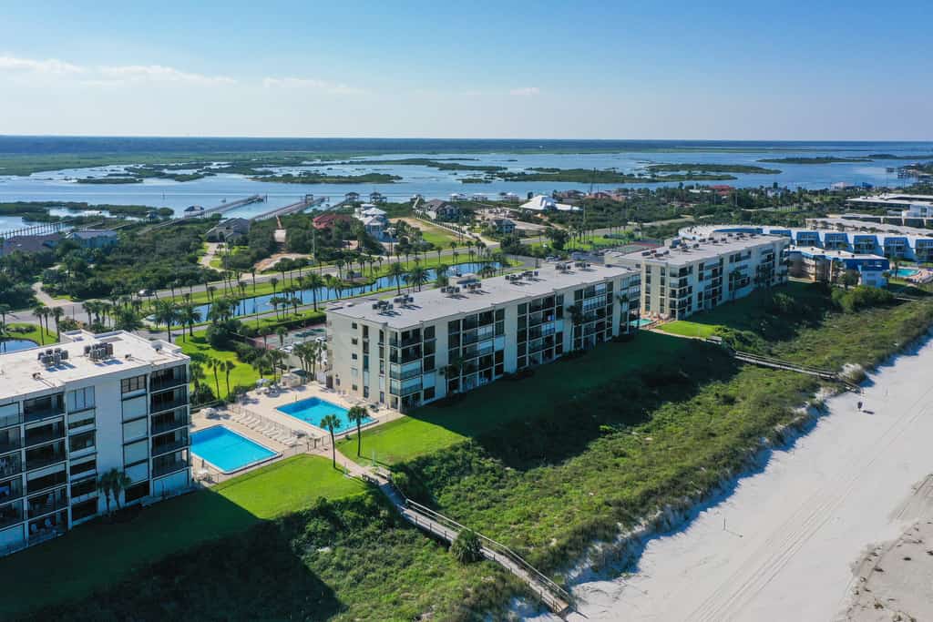 Oceanfront condo with beach access, patio, outdoor pools, tennis court, W/D, AC