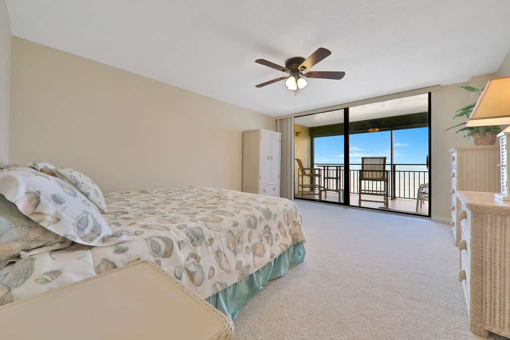 Spacious oceanfront condo with shared pool and tennis courts