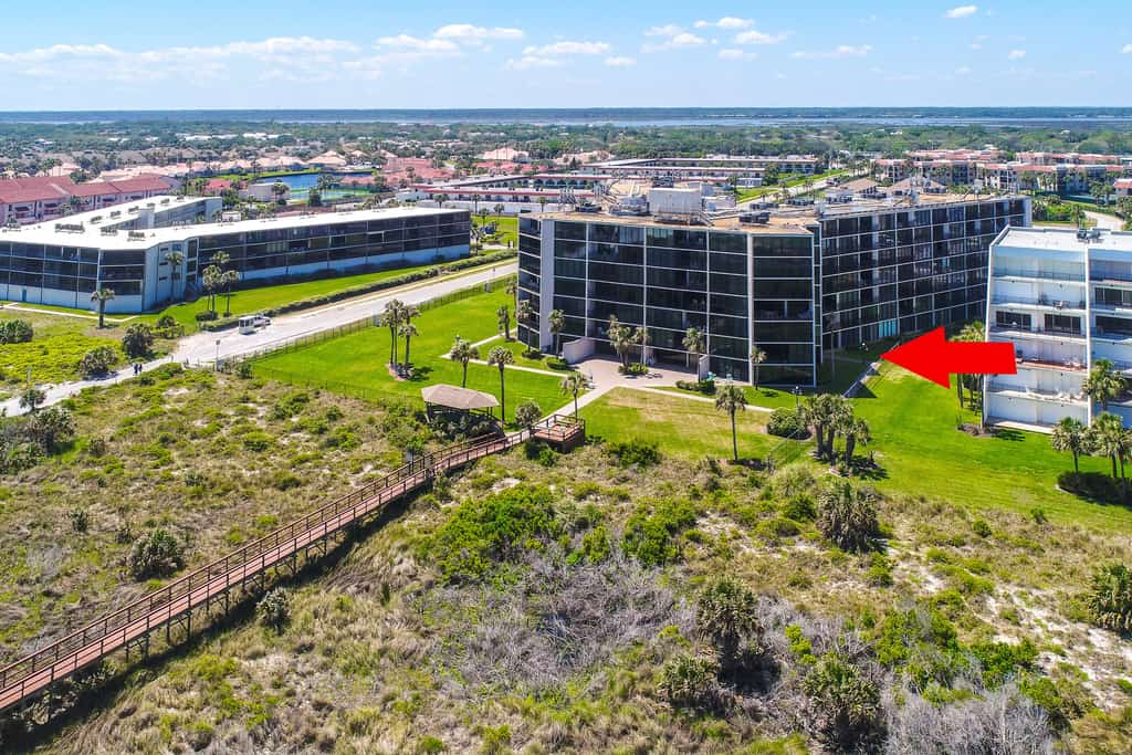 Renovated, ground-floor condo at oceanfront complex with pool - steps to beach