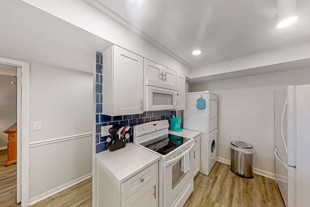 Renovated, ground-floor condo at oceanfront complex with pool - steps to beach