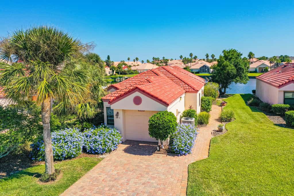 Charming home with pool, patio, tennis, central AC, & washer/dryer