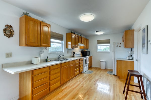 Dog-Friendly Home with Beach Access & Deck - Snowbirds Welcome