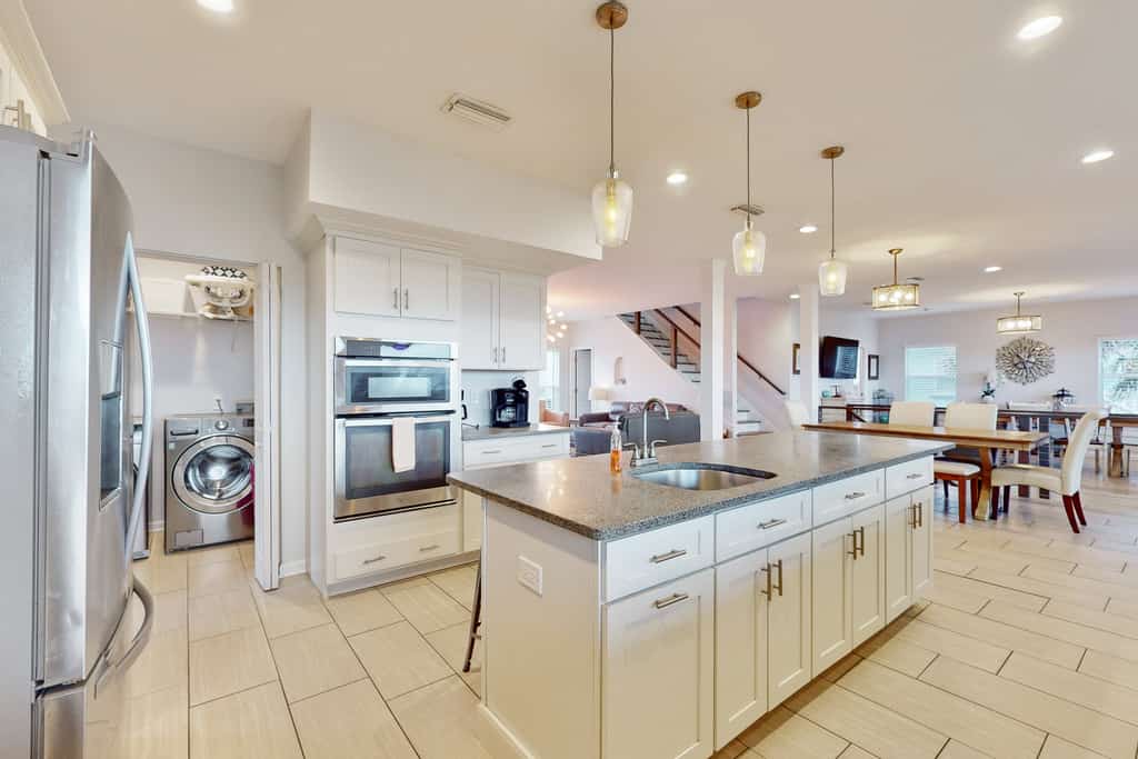 Ocean view 'Atlantic dream' w/pool & spa, wraparound balcony, steps to beach