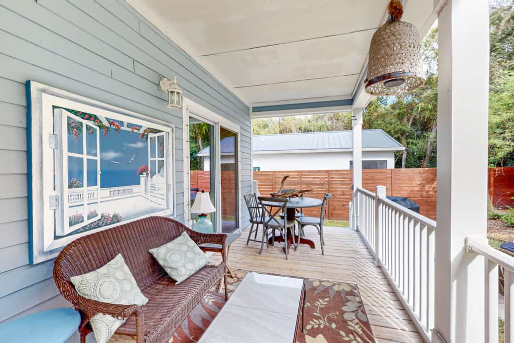 Charming home steps from the beach with enclosed yard and grill - dog-friendly