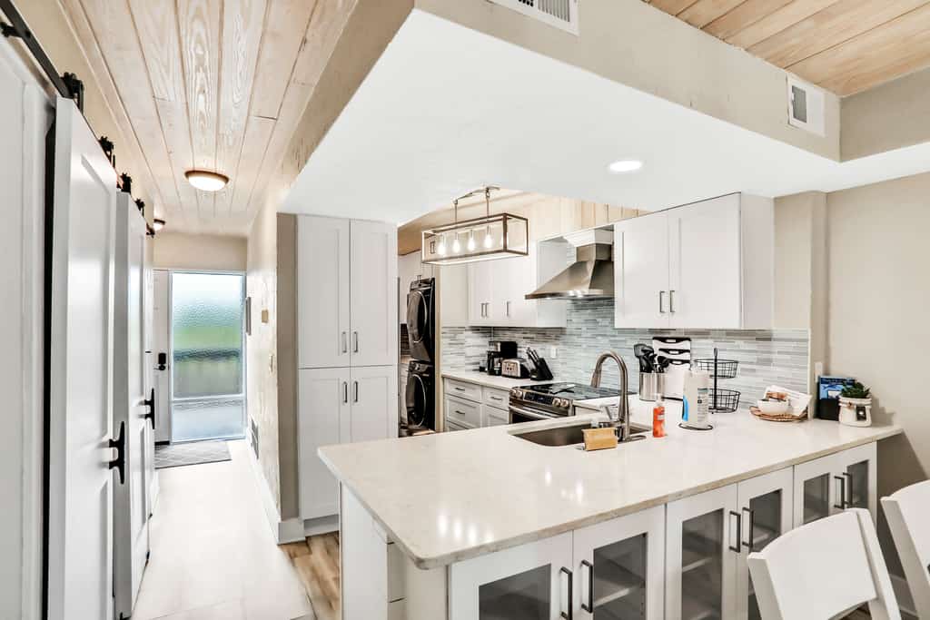 Modern oceanview condo with multiple balconies, pool & W/D - beach access