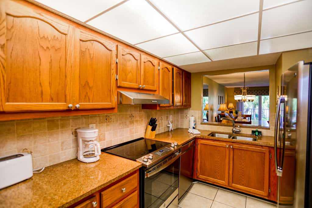 Ocean view condo in beachfront resort with WiFi, central AC, 2 pools, & tennis
