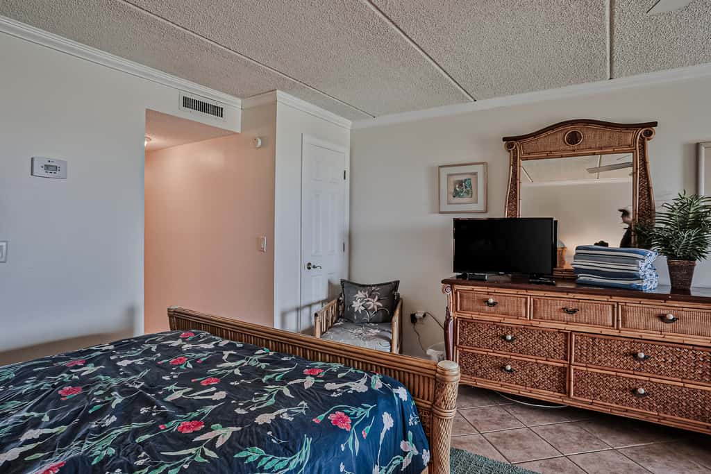 Four Winds Oceanfront Condo