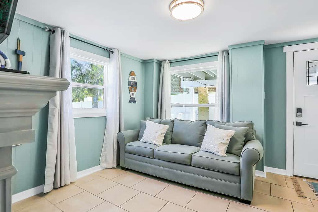 Lower Level 1 Block from 2 Beaches w/Private Pool, High-Speed Wi-Fi