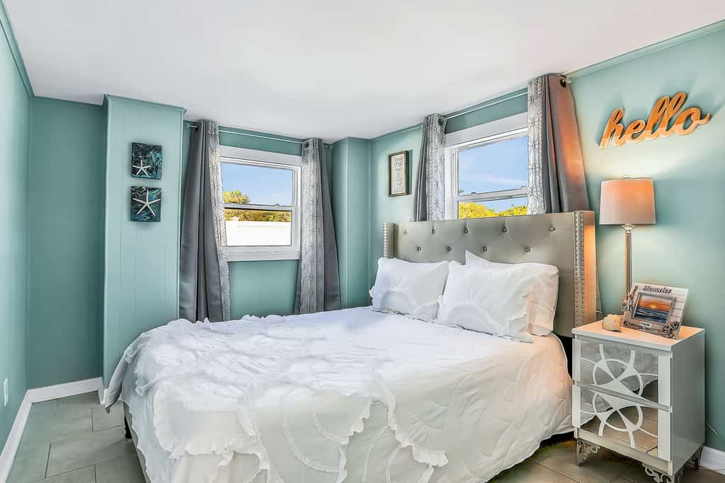 Lower Level 1 Block from 2 Beaches w/Private Pool, High-Speed Wi-Fi