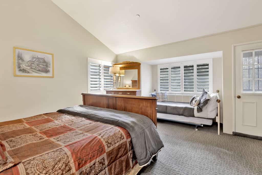 Summit Ski Resort Mountain View Condo - Walk to Snow Summit