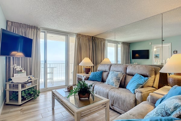 Oceanfront Condo - Beach, Pool & BBQ, Steps from Flagler Ave