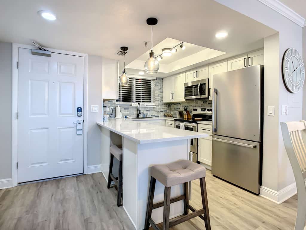 Impressive Oceanfront Condo - Pool, BBQ & Just Steps to Flagler Ave