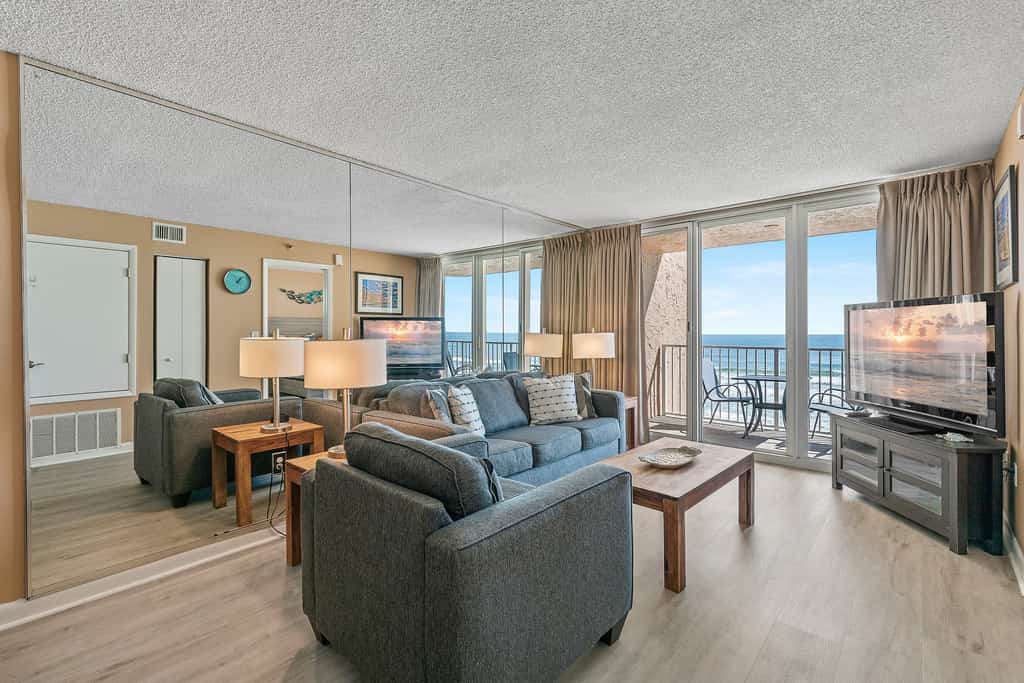Oceanfront Condo - Pool, BBQ & Steps to Beach & Flagler Ave