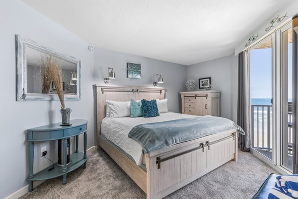 Remodeled Oceanfront Condo - Balcony, Beach, Pool