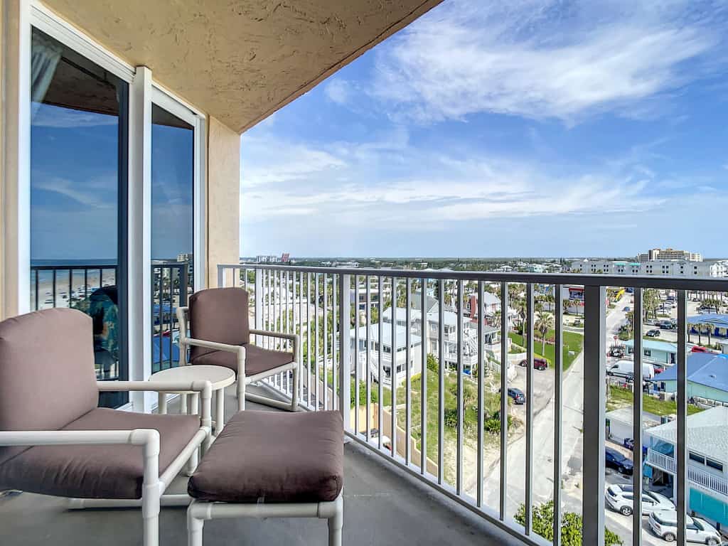Beachfront Oceanview Unit - Pool & BBQ, Steps to Flagler