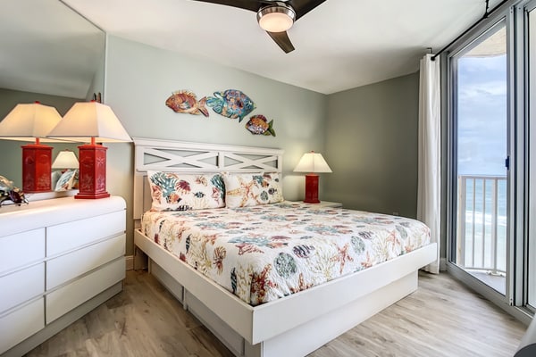 Oceanfront Balcony, Pool, BBQ, Steps to Flagler Ave