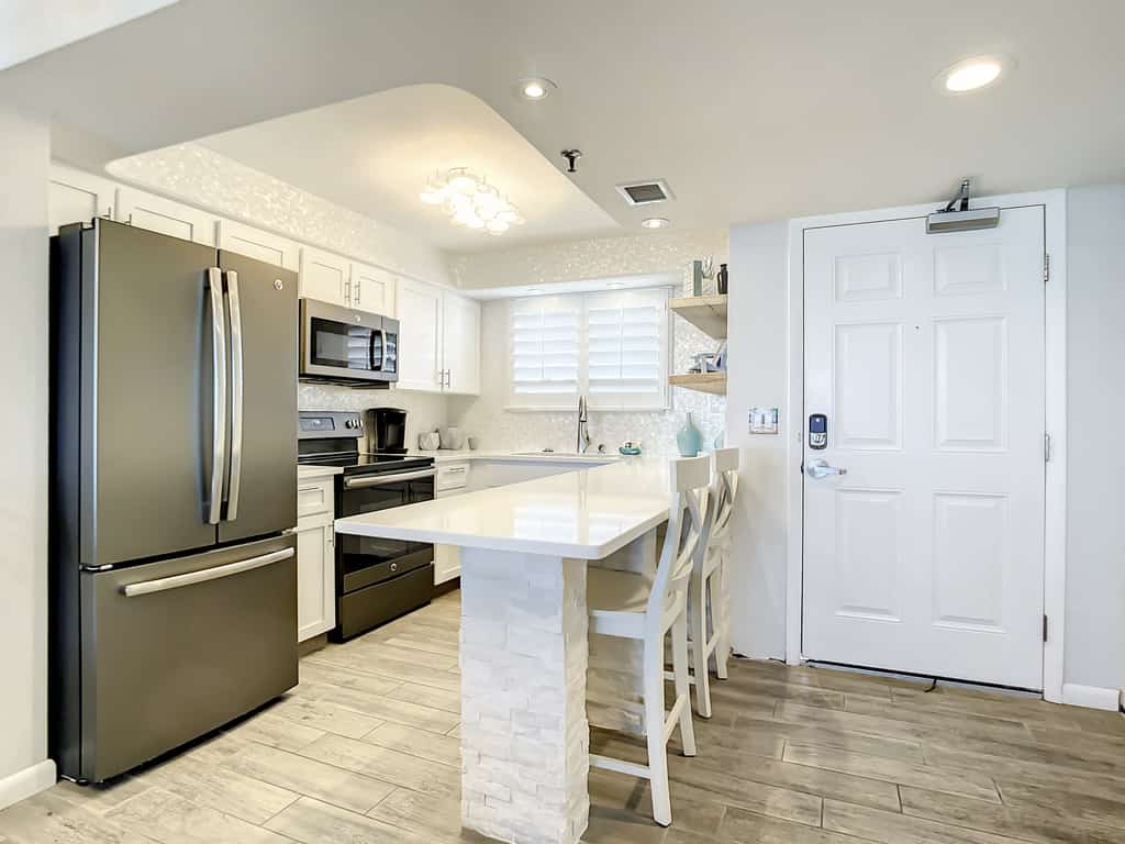 Beachfront Condo - OceanView, Pool & Steps to Flagler Ave