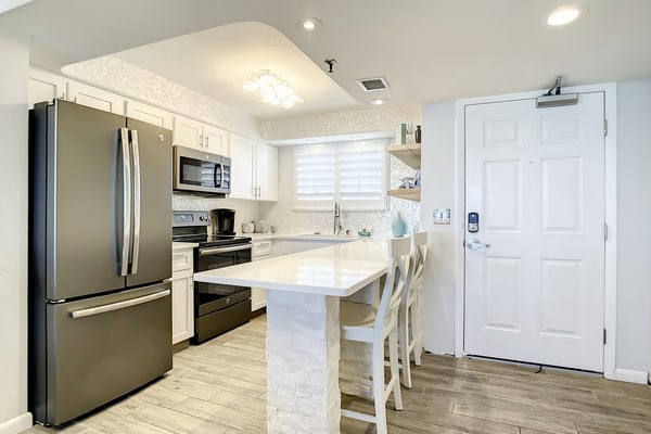 Beachfront Condo - OceanView, Pool & Steps to Flagler Ave