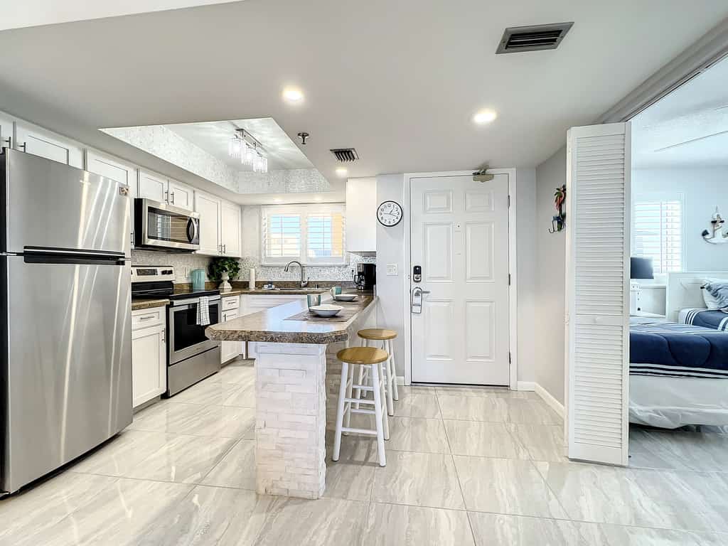 Bright Oceanview Condo • Steps to Sand & Flagler Dining Scene
