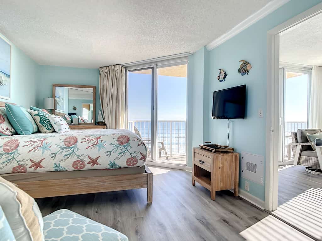 Oceanfront Condo - Beach, Pool & Steps to Flagler Ave