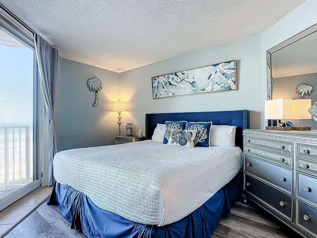 Updated 2BR oceanfront condo with balcony & pool