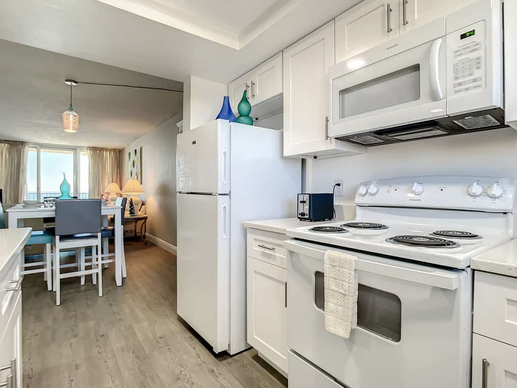 Top Floor Oceanfront - Pool, Beach & Steps to Flagler Ave