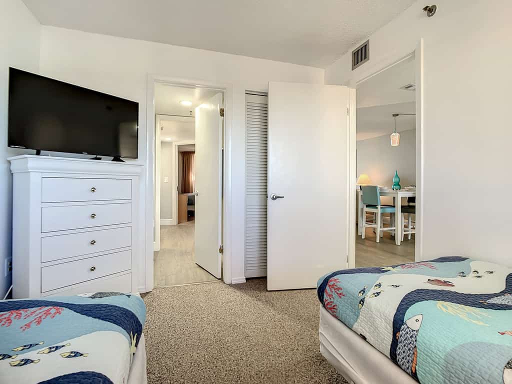 Top Floor Oceanfront - Pool, Beach & Steps to Flagler Ave