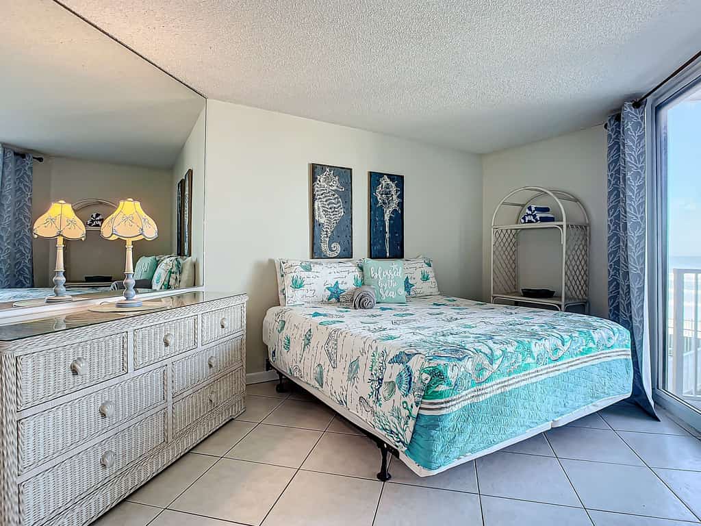 Oceanfront Condo at Oceania Beach Club - Pool, Balcony, Sleeps 4, Walk to Flagler Ave!