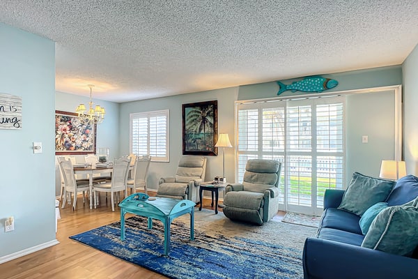 Beachfront Condo at Colony Beach Club - Ocean Views, Pool, Patio, Sleeps 4