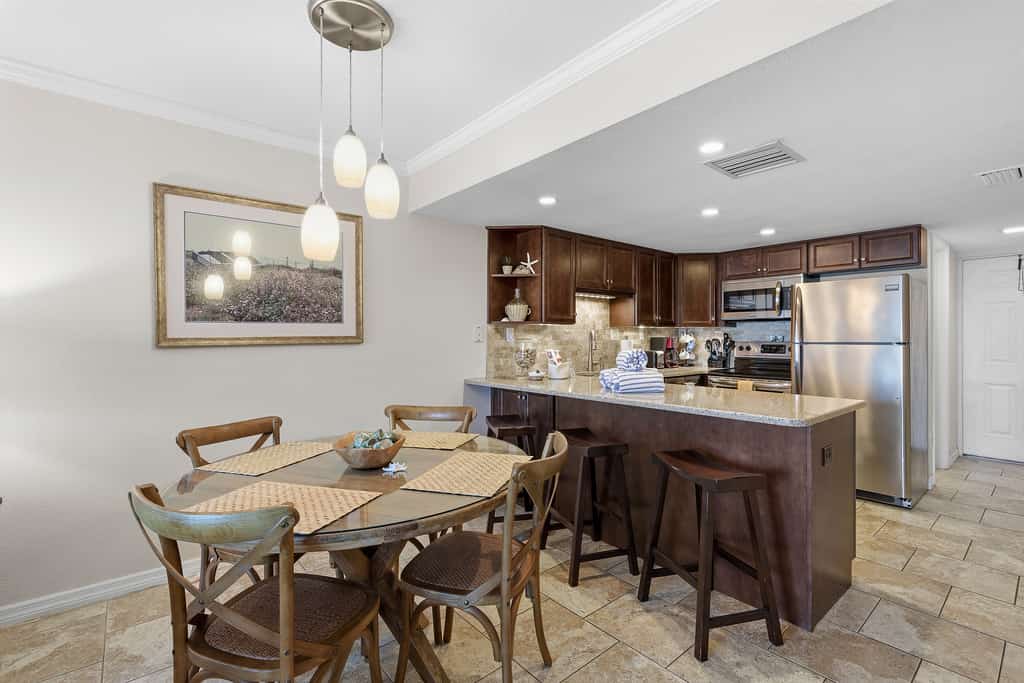 Walk to Beach, Pool & Flagler! Relaxed Condo w/ Balcony & Full Kitchen