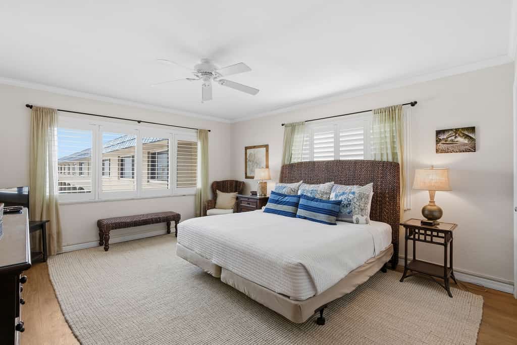 Walk to Beach, Pool & Flagler! Relaxed Condo w/ Balcony & Full Kitchen