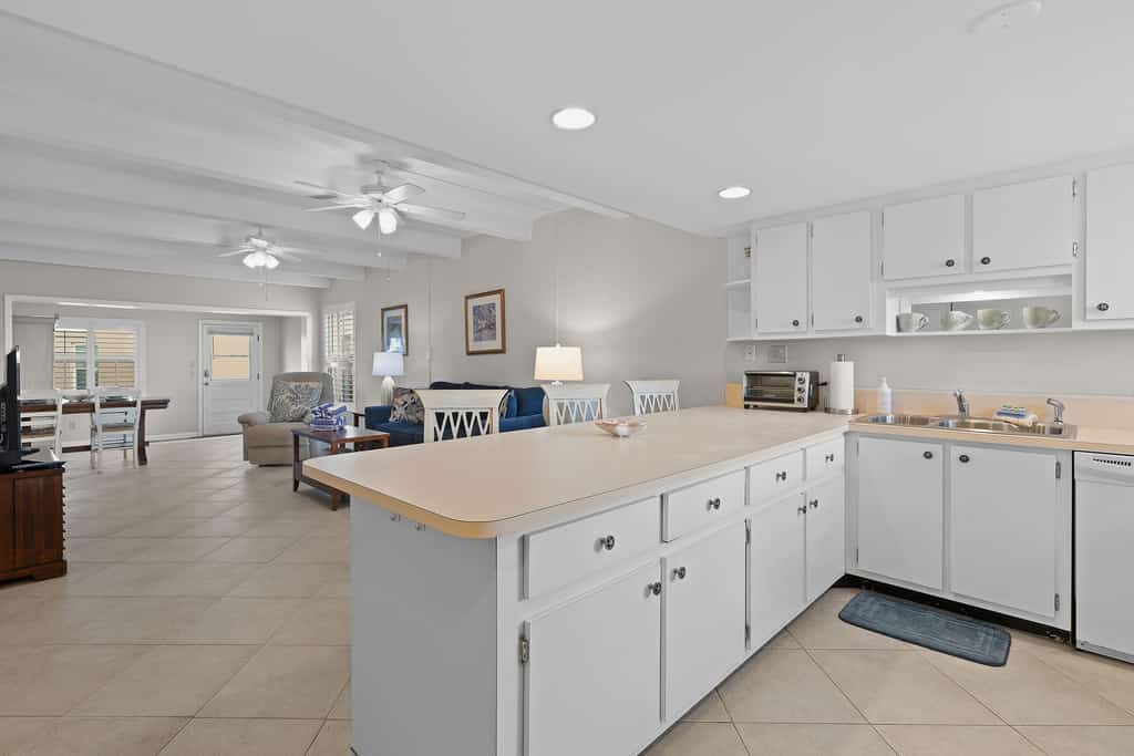 Relaxing Ground-Level Condo in Oceanfront Complex Near Beach